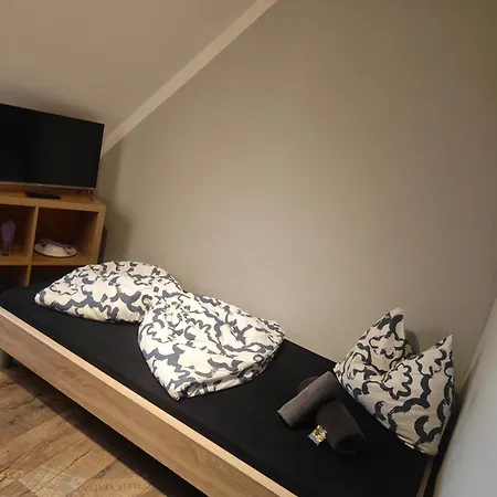 Apartmán Monteurzimmer Mit Badezimmer Und Wc Alleine Und Gemeinschaftskueche Eschweiler