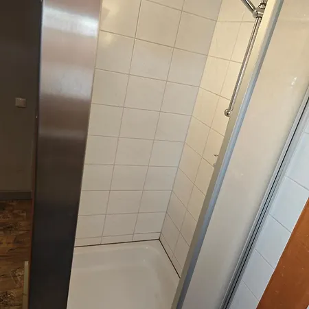 Monteurzimmer Mit Badezimmer Und Wc Alleine Und Gemeinschaftskueche *