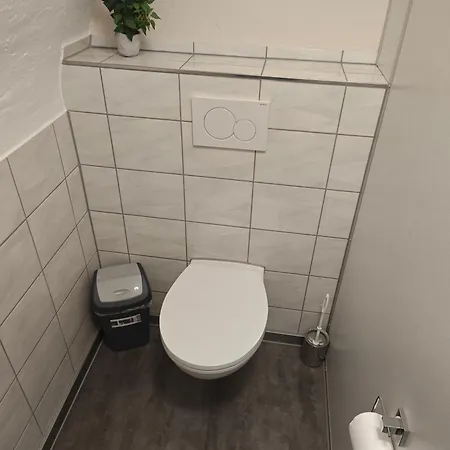 Monteurzimmer Mit Badezimmer Und Wc Alleine Und Gemeinschaftskueche Daire Eschweiler
