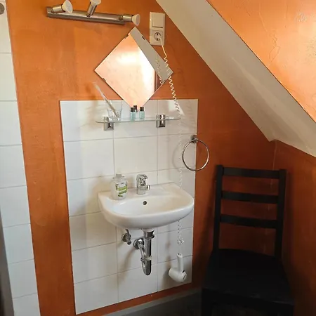 Monteurzimmer Mit Badezimmer Und Wc Alleine Und Gemeinschaftskueche Daire Eschweiler