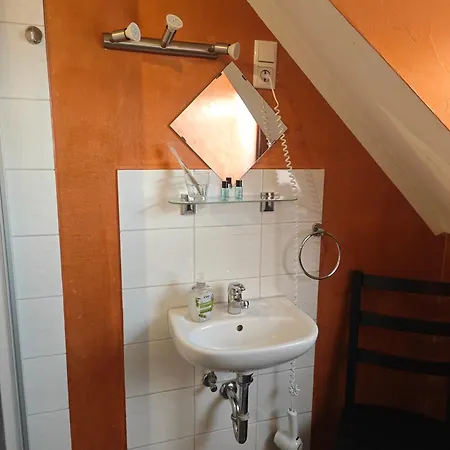 Monteurzimmer Mit Badezimmer Und Wc Alleine Und Gemeinschaftskueche Eschweiler