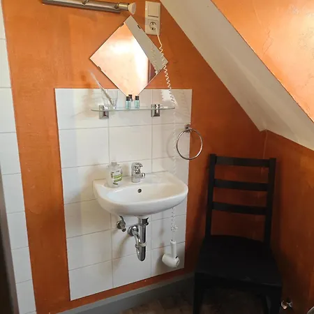 Monteurzimmer Mit Badezimmer Und Wc Alleine Und Gemeinschaftskueche Apartmán