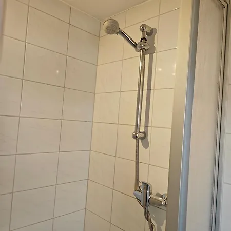 Monteurzimmer Mit Badezimmer Und Wc Alleine Und Gemeinschaftskueche *