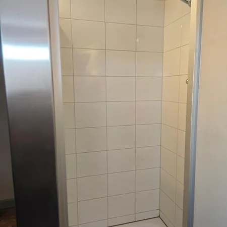 Monteurzimmer Mit Badezimmer Und Wc Alleine Und Gemeinschaftskueche Daire