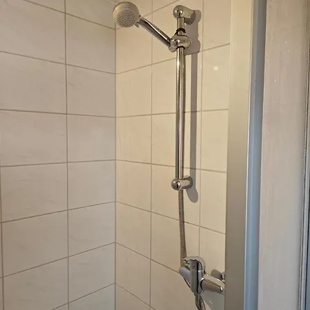 Daire Monteurzimmer Mit Badezimmer Und Wc Alleine Und Gemeinschaftskueche