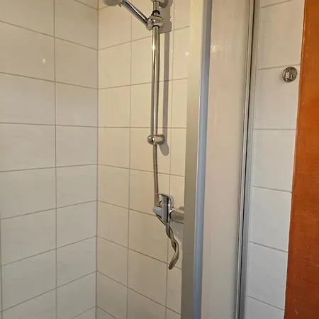 Monteurzimmer Mit Badezimmer Und Wc Alleine Und Gemeinschaftskueche Daire Eschweiler